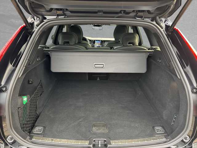 Volvo XC60 AWD Dark Plus