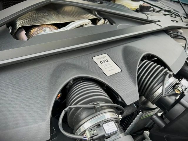 Aston Martin DB12 Volante Carribean Blue Pearl Carbonbremse