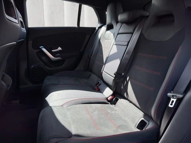 Mercedes-Benz CLA 180 AMG Line