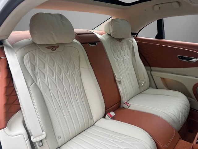 Bentley Flying Spur Hybrid V8