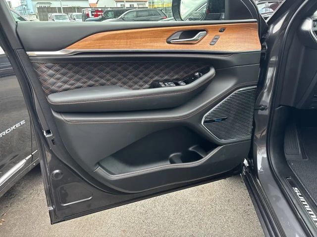 Jeep Grand Cherokee 4xe Summit