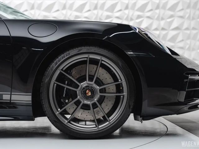 Porsche 992 4 Cabrio GTS Targa