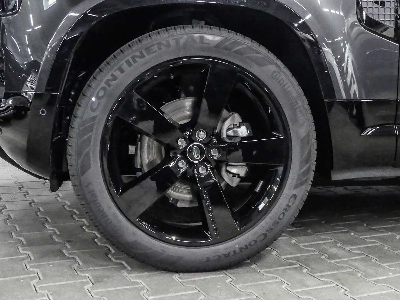 Land Rover Defender 110 Dynamic SE