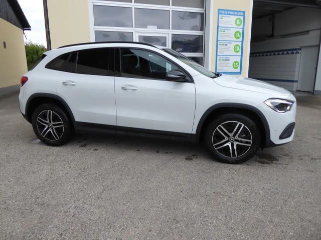 Mercedes-Benz GLA 200 4MATIC GLA 200 d