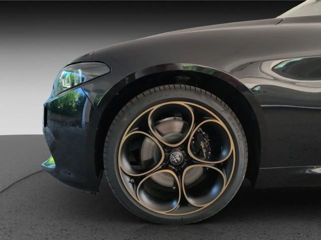 Alfa Romeo Giulia AT8 Q4