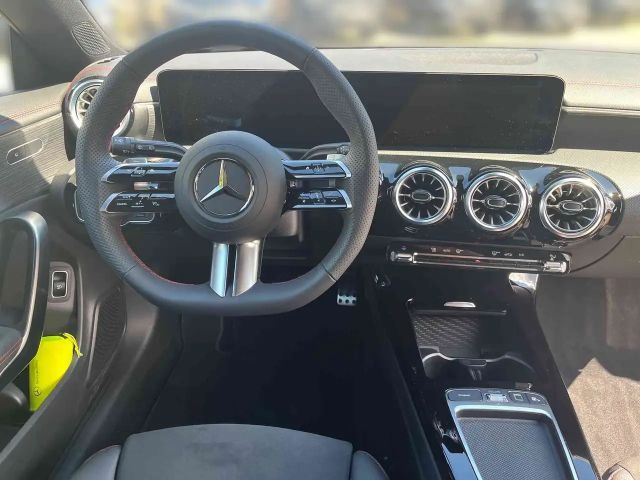 Mercedes-Benz CLA 180 AMG Line Shooting Brake