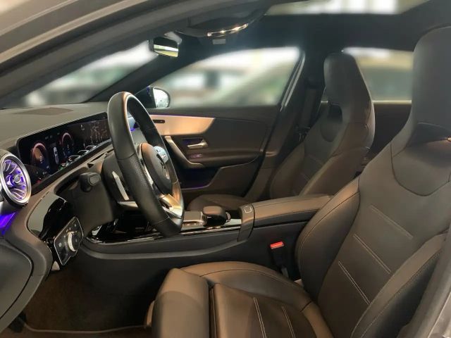 Mercedes-Benz A 250 A 250 e AMG Line