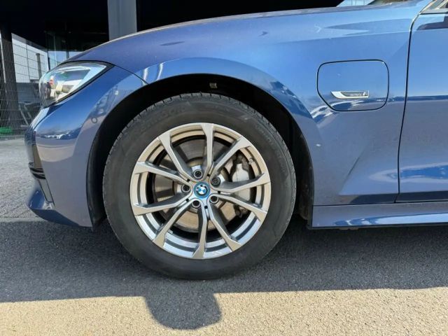 BMW 330 330e Sport Line Touring