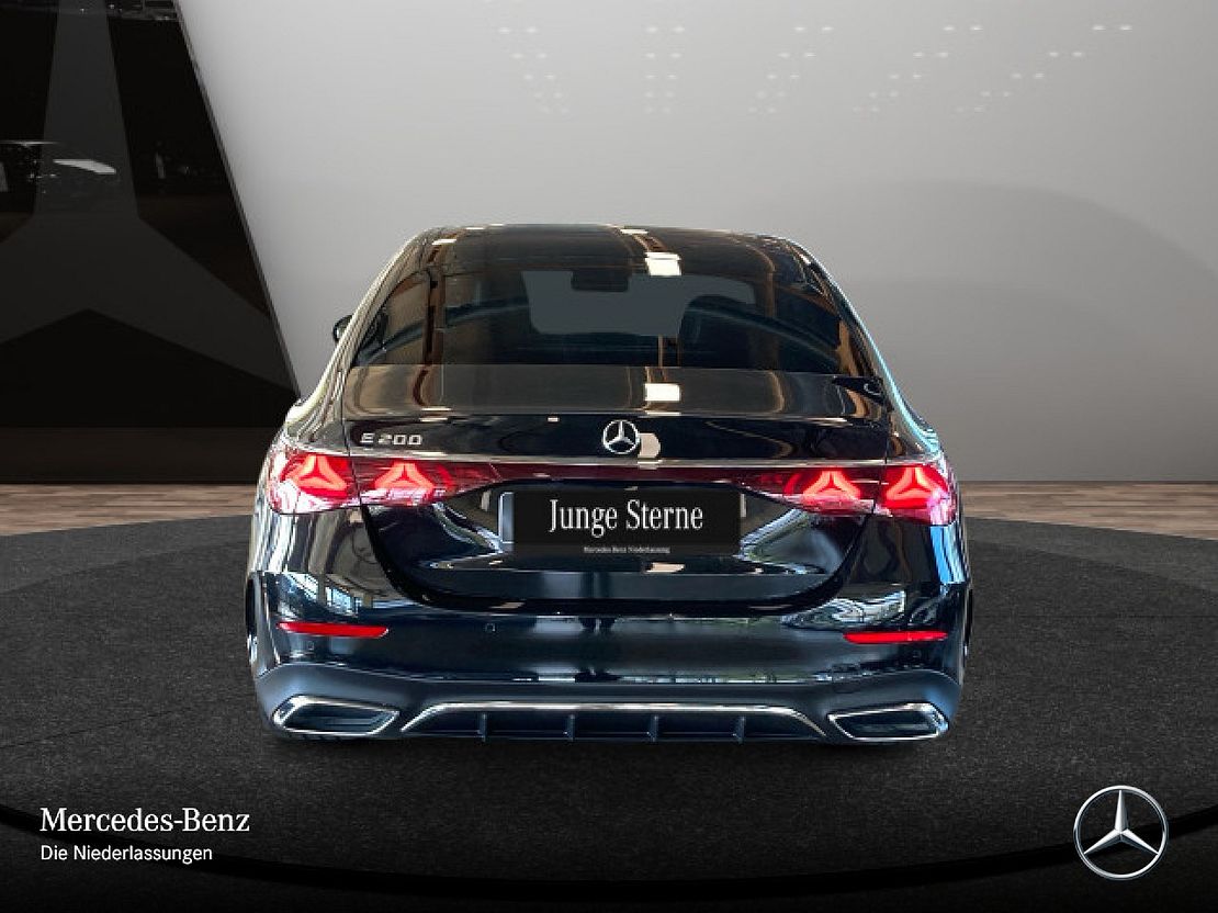 Mercedes-Benz E 200 Sedan