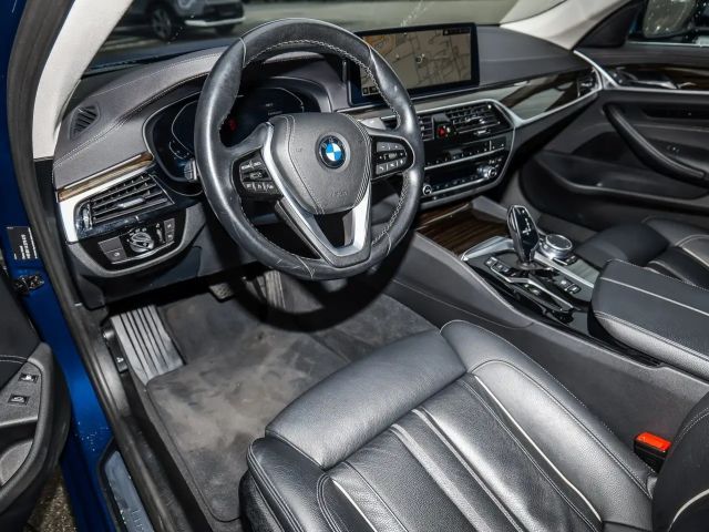BMW 530 530e Luxury Line Sedan