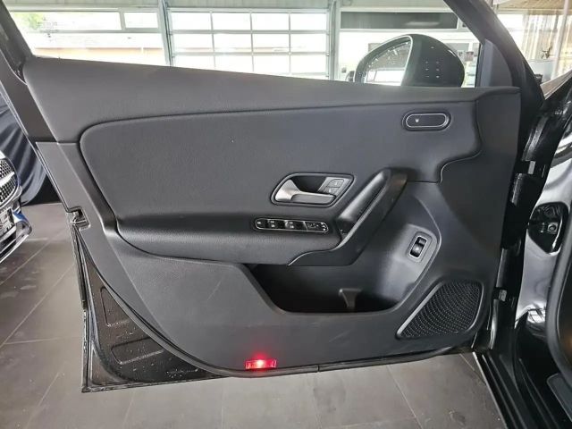 Mercedes-Benz A 250 A 250 e