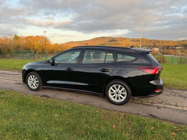 Ford Focus Cool & Connect Wagon