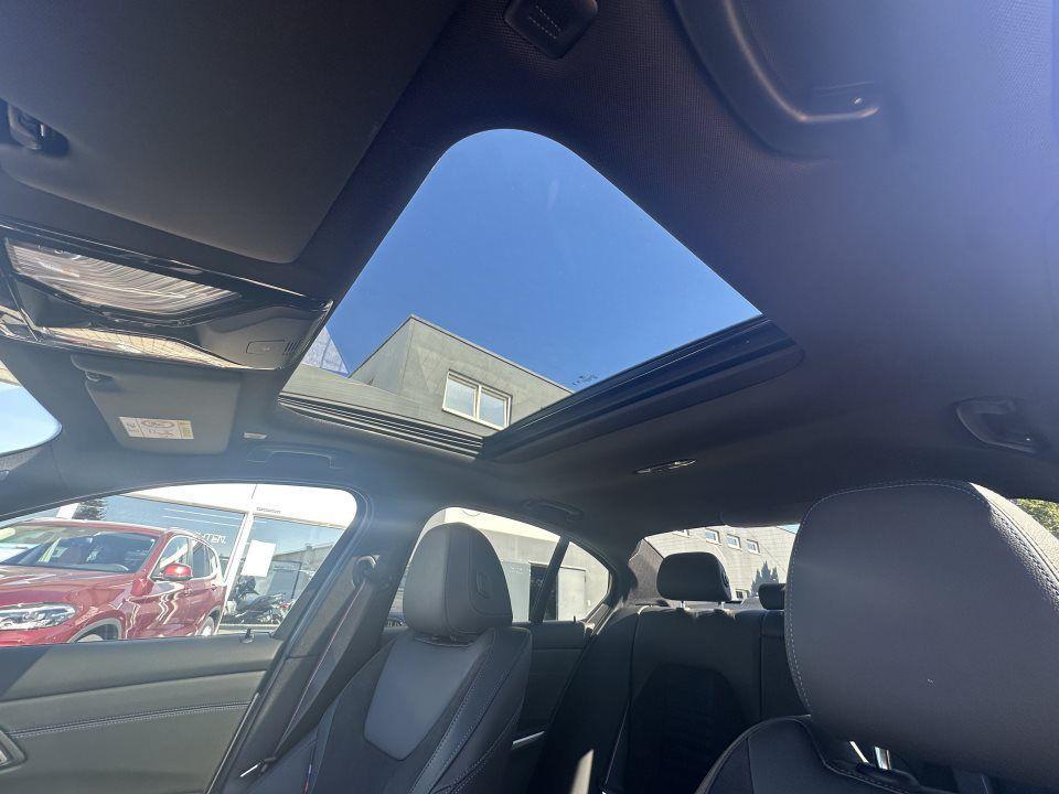 BMW 330 330i Sedan xDrive