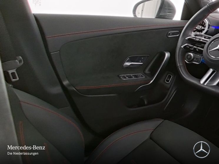 Mercedes-Benz CLA 200 AMG Line Shooting Brake