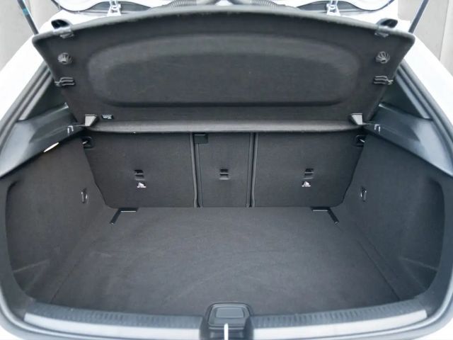 Mercedes-Benz A 180 Hatchback Progressive