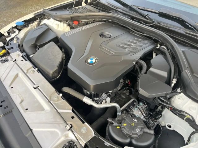 BMW 318 318i M-Sport Sedan