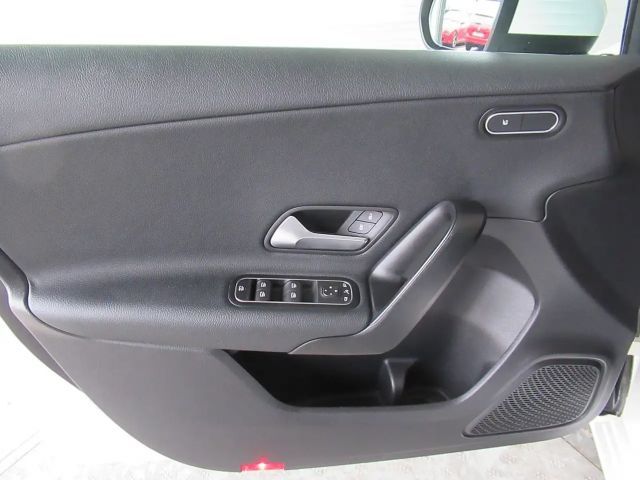 Mercedes-Benz A 180 A 180 d