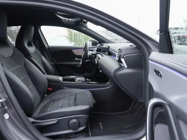 Mercedes-Benz A 250 A 250 e AMG Line