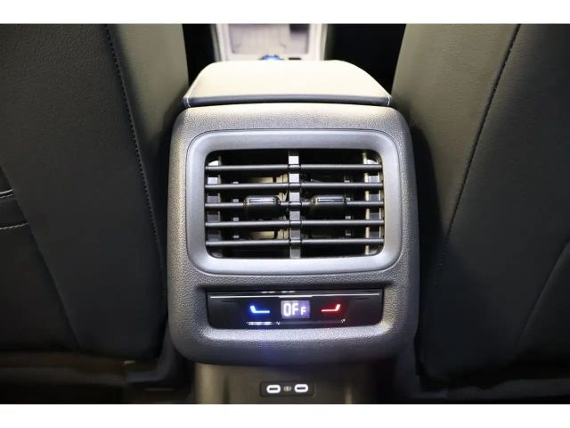 Volkswagen T-Roc 1.5 eTSI DSG R-Line