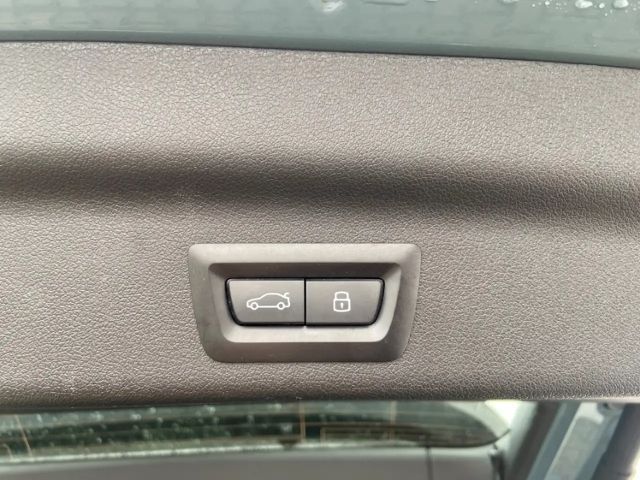 BMW X1 20i  Sommer17'' AHK AdLED ParkAss Komf El.Heckklap