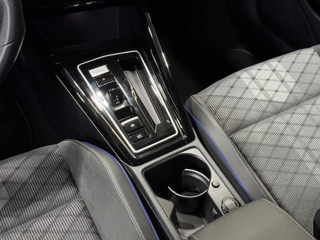 Volkswagen Golf 1.5 eTSI DSG R-Line