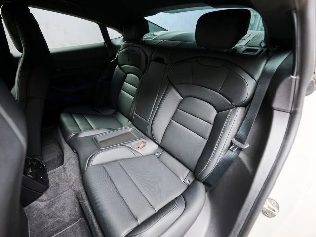 Porsche Taycan Turbo