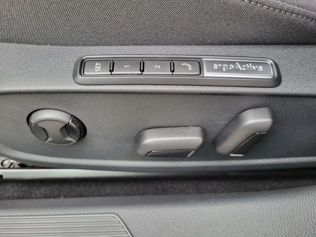 Volkswagen Golf Style Variant