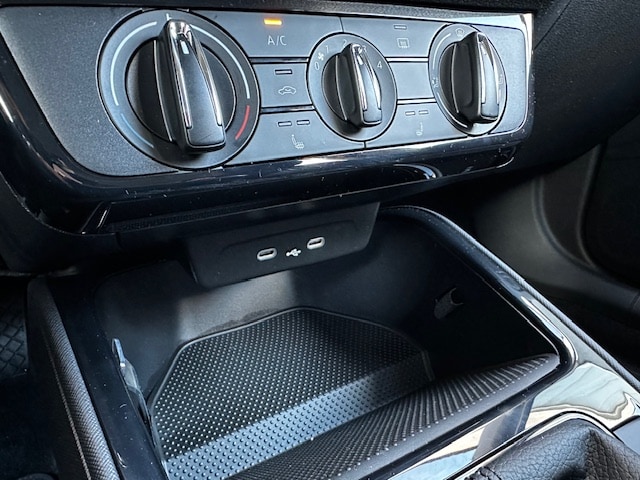 Skoda Fabia Fabia Essence PDC;CARPLAY;FSE;LED