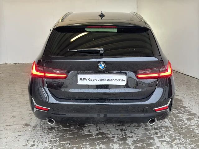 BMW 320 320d Luxury Line Touring xDrive