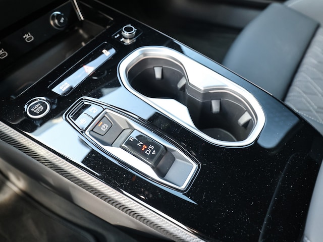 Audi A6 Avant Quattro S-Tronic