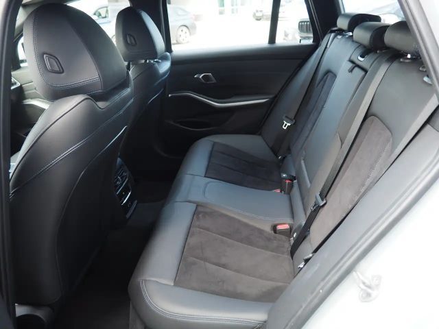 BMW 320 320d M-Sport Touring xDrive