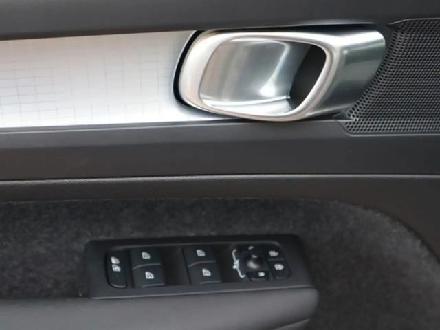 Volvo XC40 Core Recharge T5