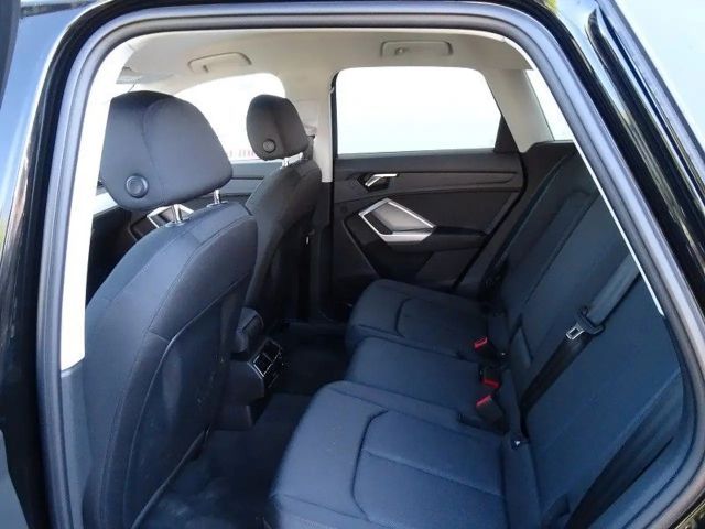 Audi Q3 35 TFSI Business S-Tronic