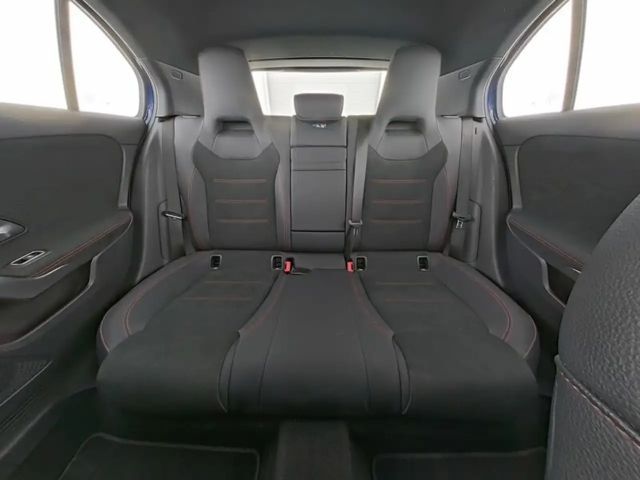 Mercedes-Benz A 220 4MATIC AMG Line