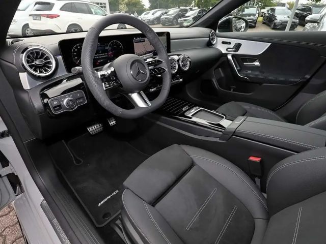 Mercedes-Benz CLA 200 AMG Line Coupé