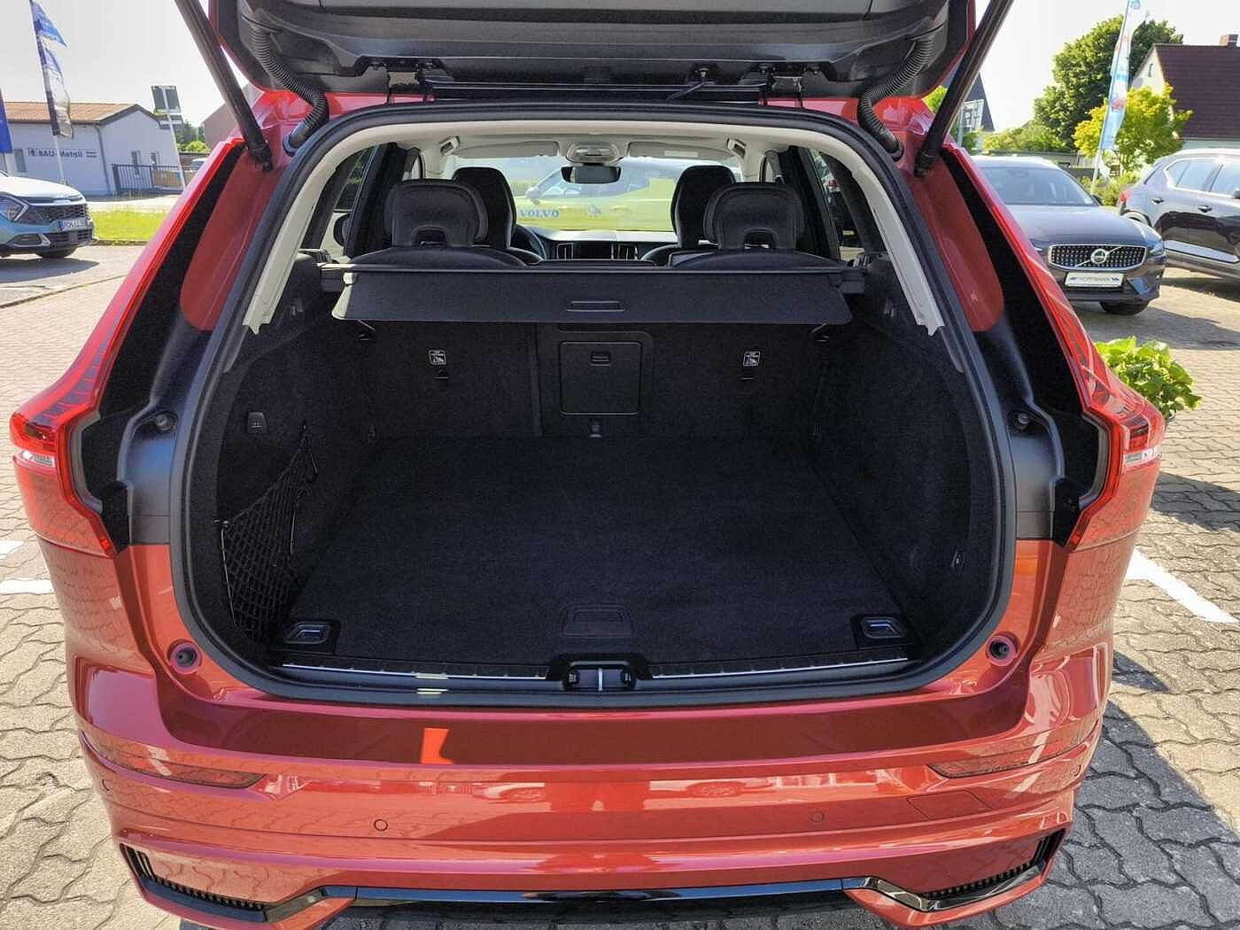 Volvo XC60 AWD Dark Plus