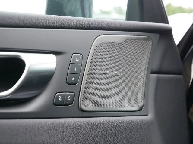 Volvo XC60 AWD Dark Plus T6