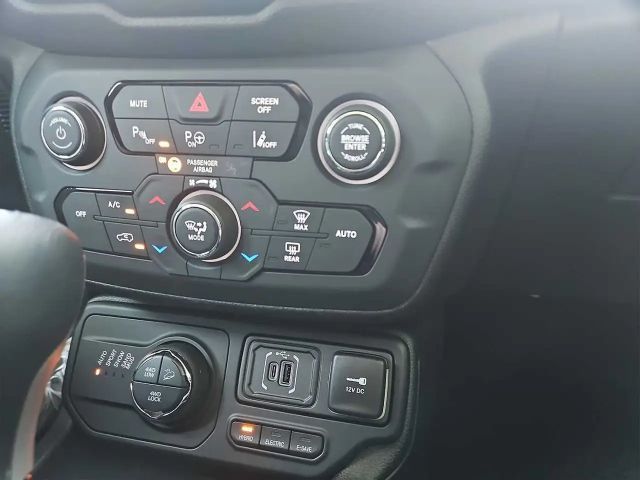 Jeep Renegade 4xe Hybrid Summit