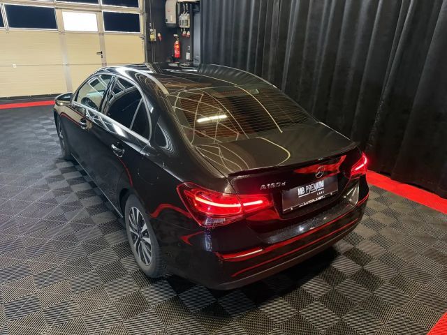 Mercedes-Benz A 180 A 180 d