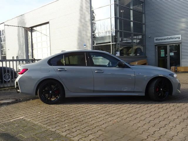 BMW 320 320i M-Sport Sedan