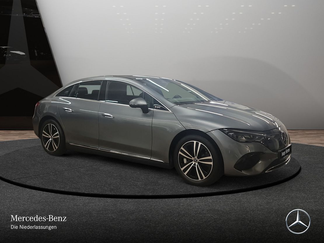 Mercedes-Benz EQE 300 Sedan