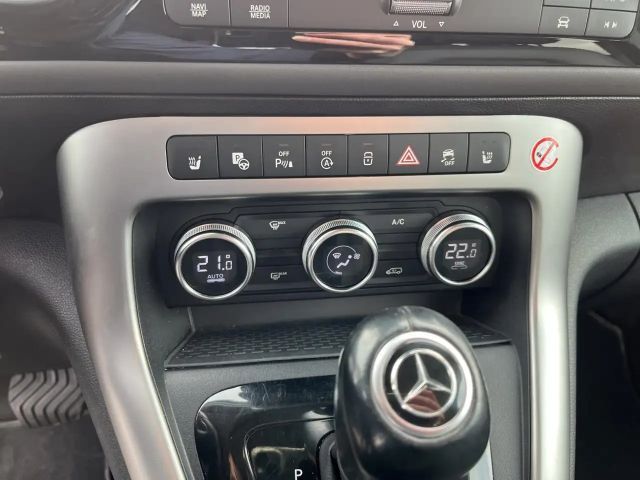 Mercedes-Benz T 180 T 180 d Navi PDC KAM AUT SHZ KlimaA SpurH FLA