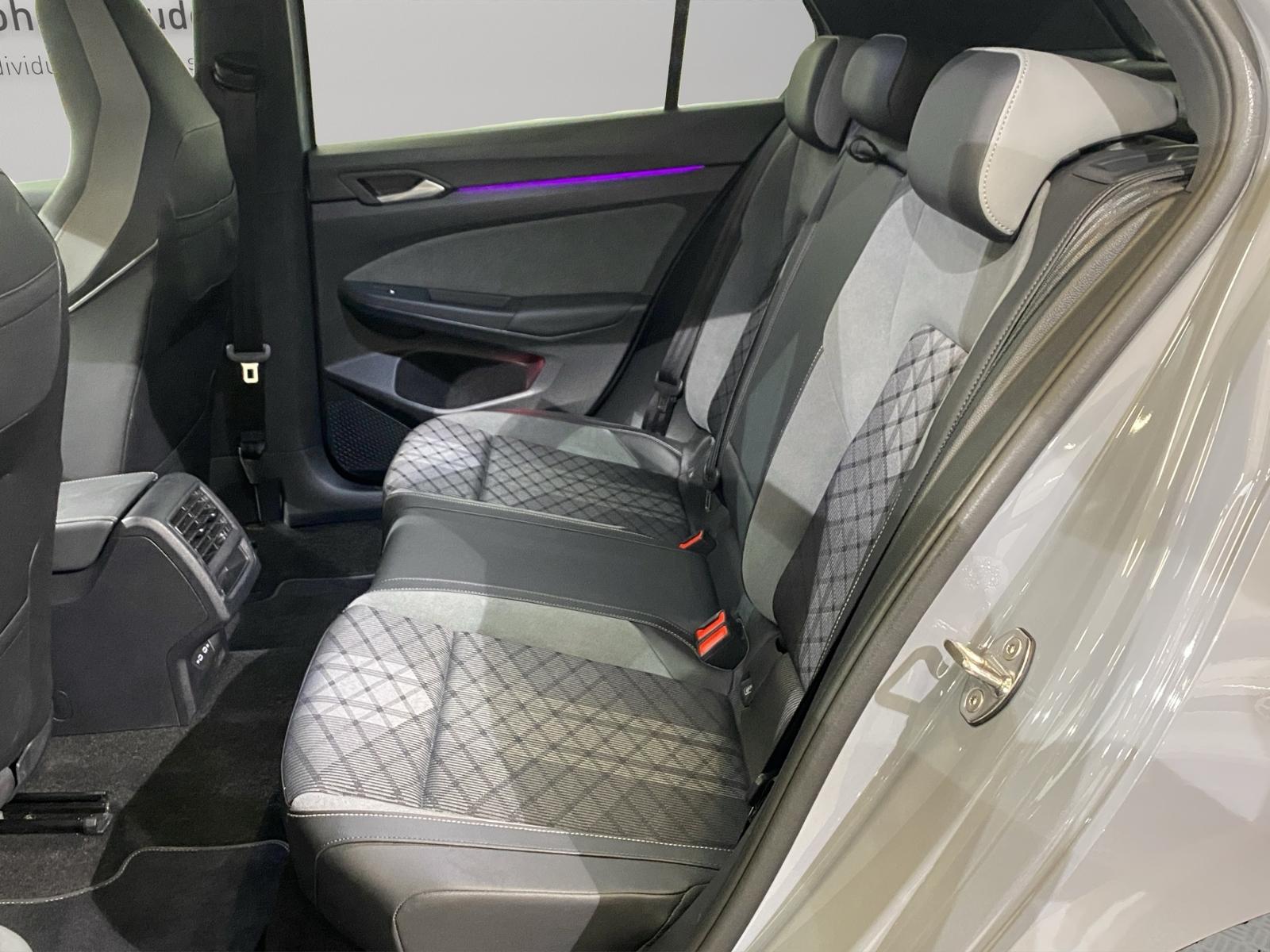 Volkswagen Golf 1.5 TSI Golf VIII R-Line