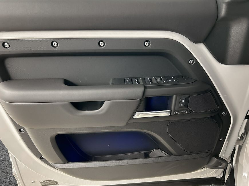 Land Rover Defender 110