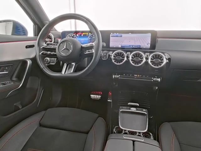 Mercedes-Benz A 220 4MATIC AMG Line