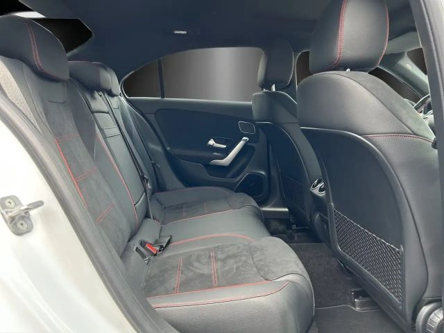 Mercedes-Benz A 220 A 220 d AMG Line