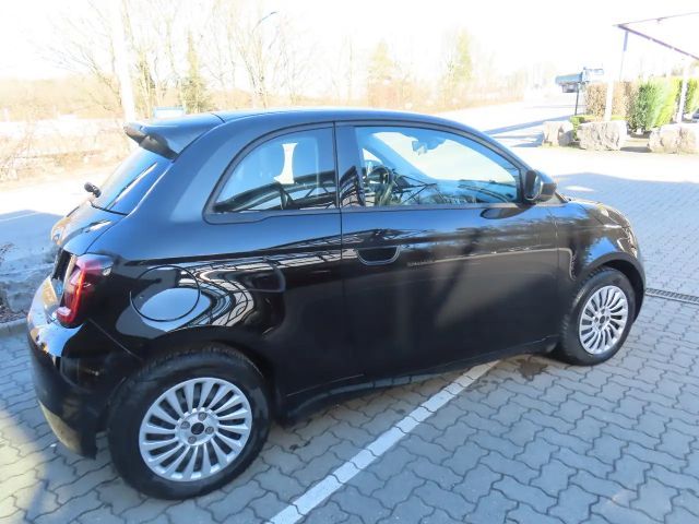 Fiat 500e Action
