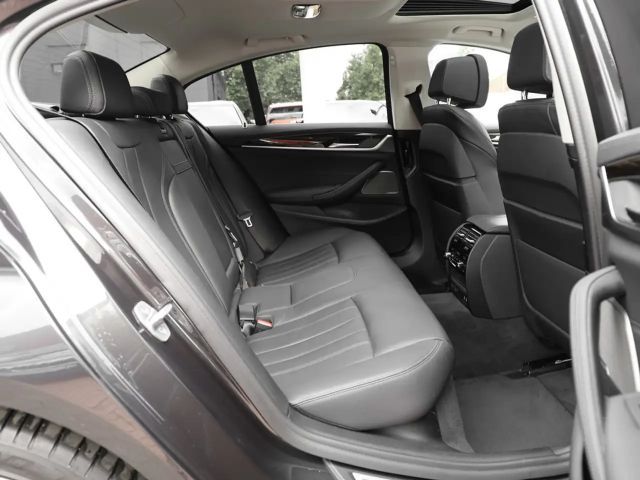 BMW 530 530d Luxury Line Sedan xDrive