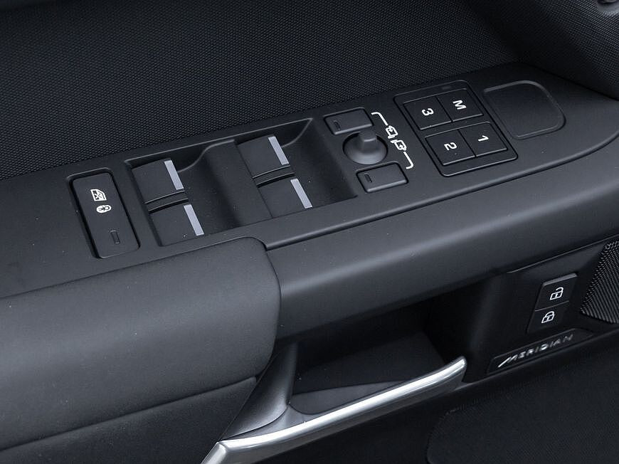 Land Rover Defender 110 Dynamic SE