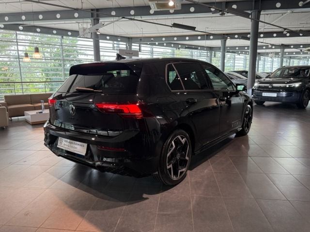 Volkswagen Golf 1.5 eTSI DSG Golf VIII R-Line